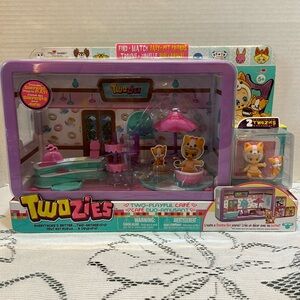 Twozies Two-Playful Cafe Play Set With Two Exclusive Twozies